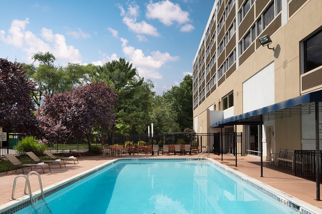 Holiday-Inn-Clark-Newark-Area