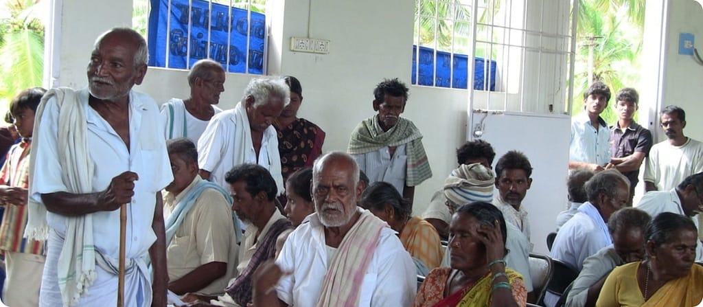 old-people-sitting-together