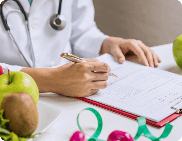 nutritionist-giving-consultation-patient-with-healthy-fruit-vegetable-right-nutrition-diet-concept
